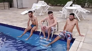 PUTARIA NA PISCINA